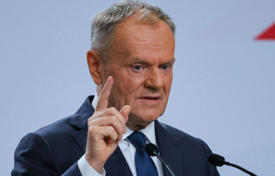 Polish authorities detain man over threats against top officials