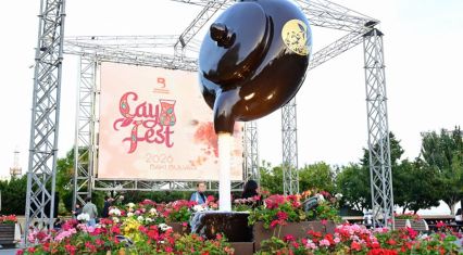 Seaside Boulevard welcomes visitors with delicious tea and traditional sweets [PHOTOS]