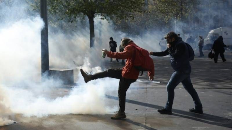 Tourist office in Lyon set on fire during protests