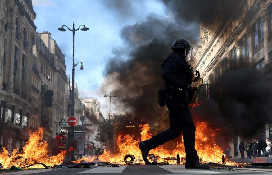 French presidential candidate calls for Macron’s resignation amid protests