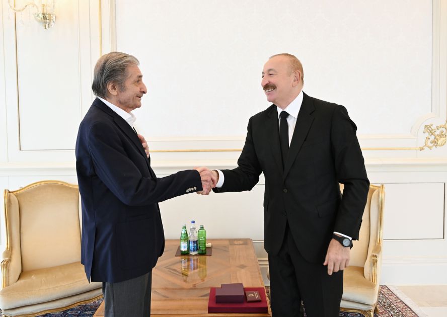 Prezident İlham Əliyev “İstiklal” ordenini Fərhad Xəlilova təqdim etdi