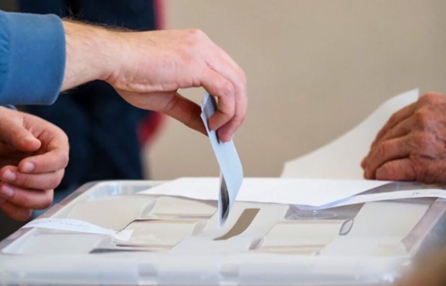 Bulgaria opens polls for presidential election