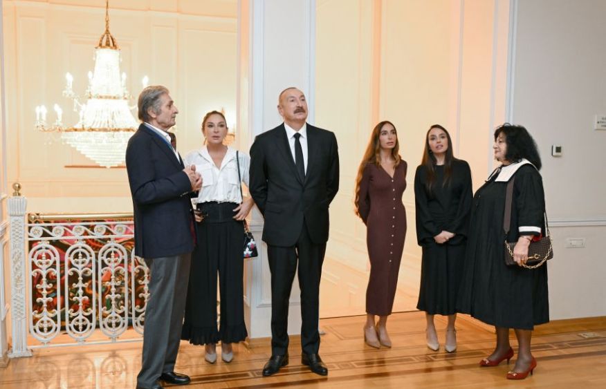 President Ilham Aliyev, First Lady Mehriban Aliyeva, and family members viewed retrospective exhibition “My Absheron: Plus” [PHOTOS]