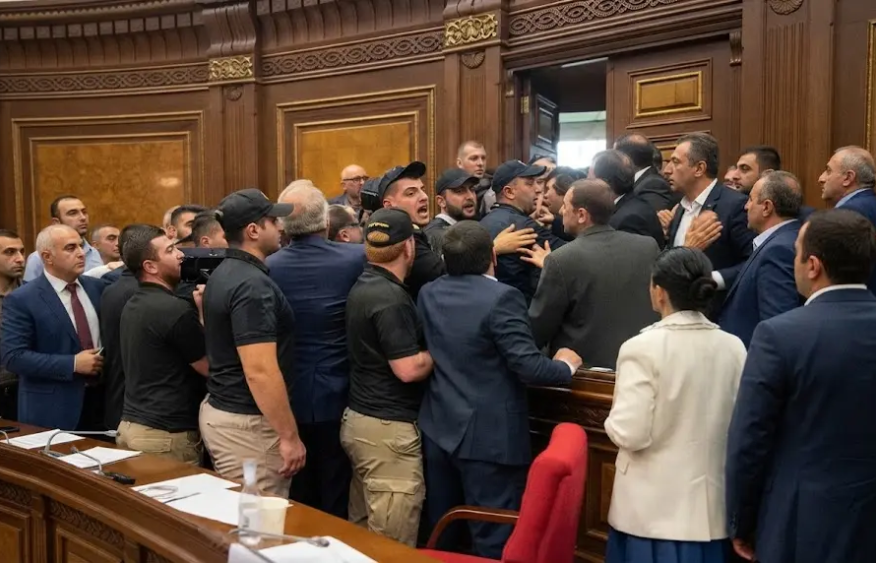 Brawl breaks out between ruling party and opposition MPs in Armenia’s Parliament [VIDEO]
