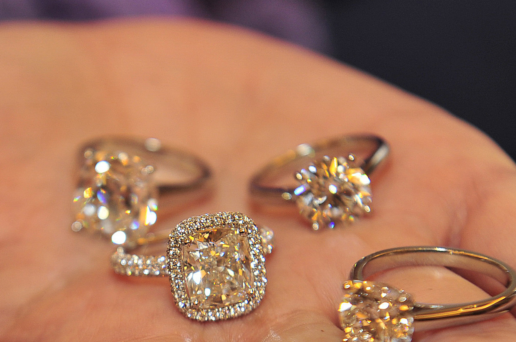 De Beers to open store in Baku