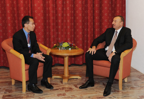 Azerbaijani president meets IFC CEO in Davos