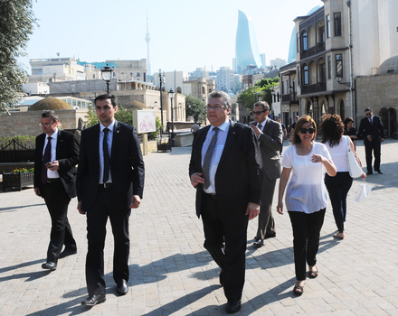 Swiss delegation tours Icherisheher