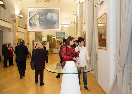 Austrian artist holds exhibition in Azerbaijan cultural center