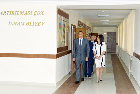 President Aliyev reviews modernized secondary school in Baku