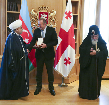 Georgian president awards Allahshukur Pashazade