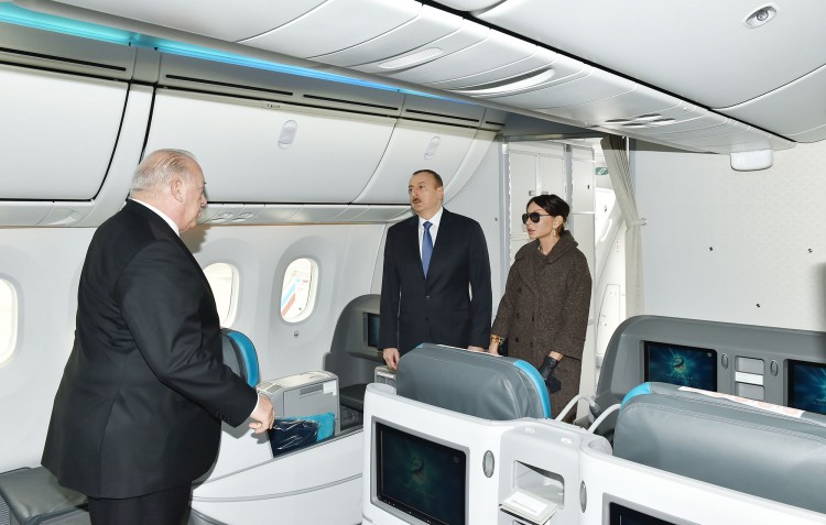 President Aliyev reviews Boeing-787-8 Dreamliner