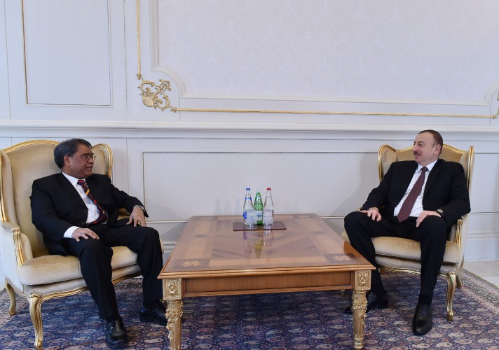 President Aliyev receives outgoing Indian envoy