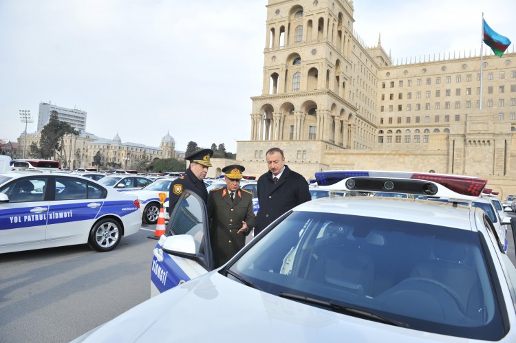 President Aliyev inspects new cars for Interior Ministry