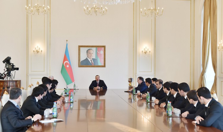 President Aliyev receives Greco-Roman wrestling team
