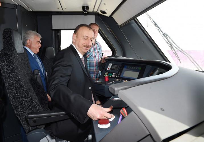 President reviews new electric railcar