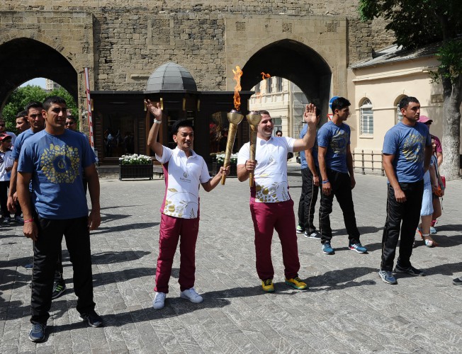 Baku 2015 torch travels across Old City