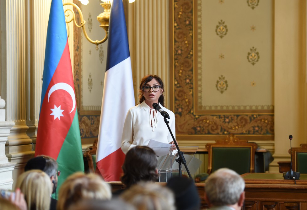 Paris studies religious tolerance of Azerbaijan