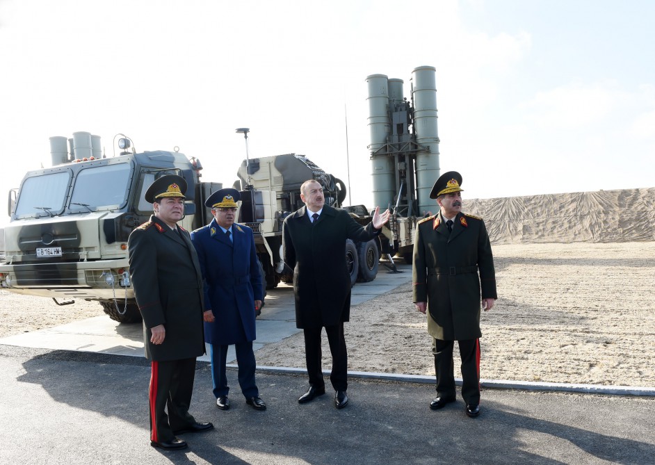 President Aliyev reviews conditions at Air Force’s military town - UPDATE