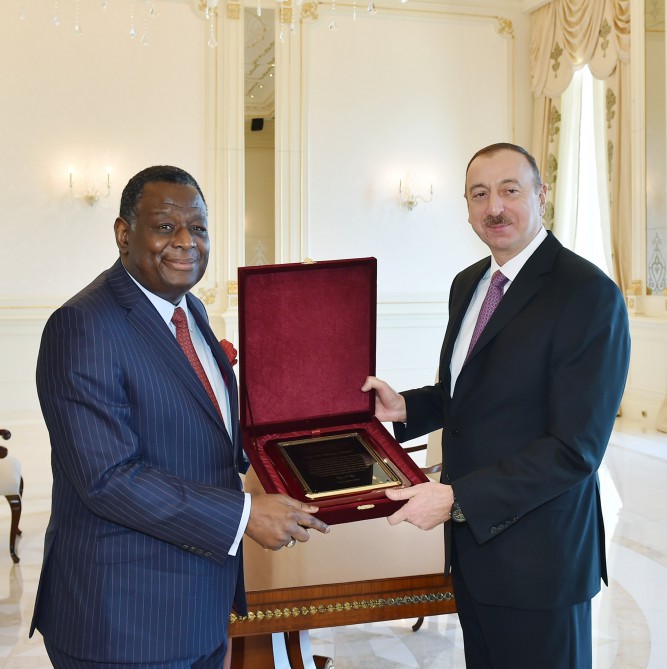 President Aliyev receives UN Population Fund Award