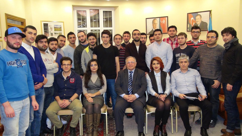 Ambassador meets with Azerbaijani students in Warsaw