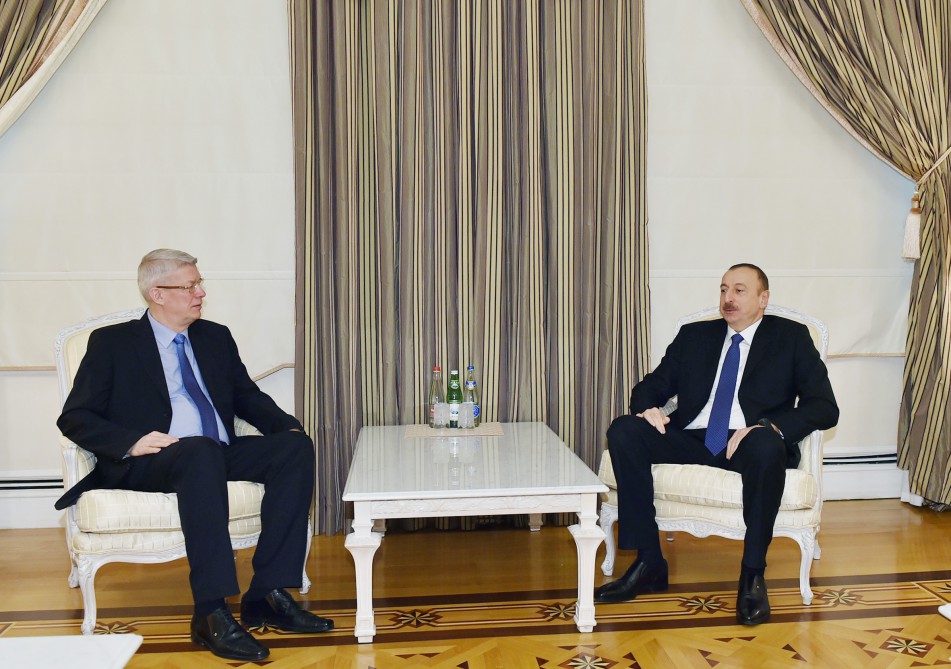 President Aliyev receives ex-presidents of Latvia, Finland - UPDATE