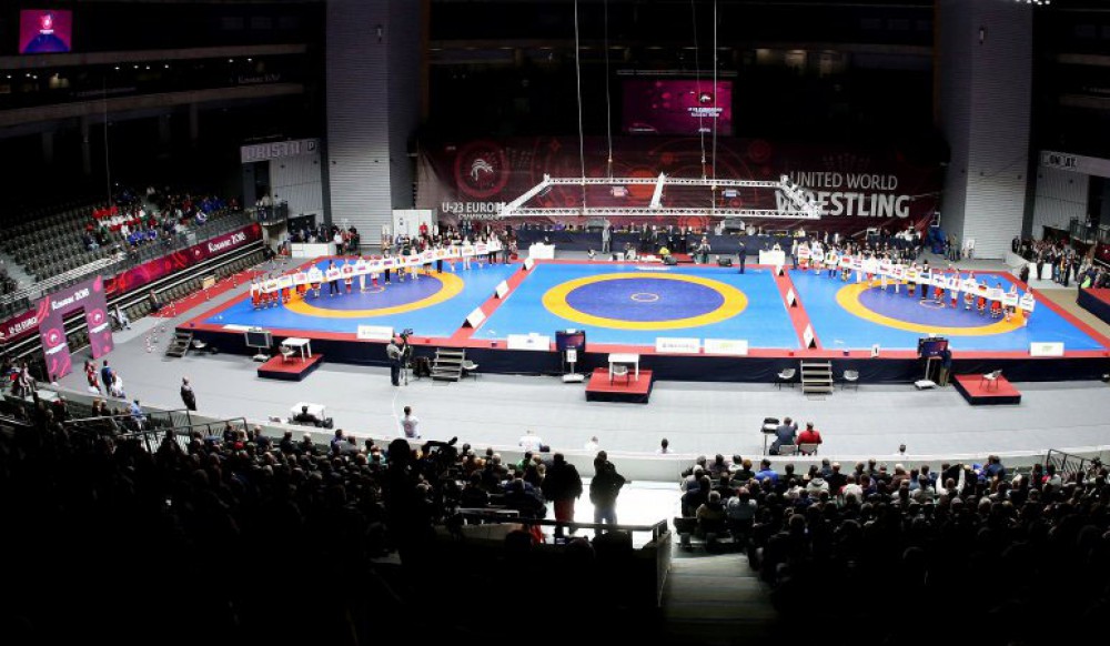 Azerbaijani wrestlers vie for European medals