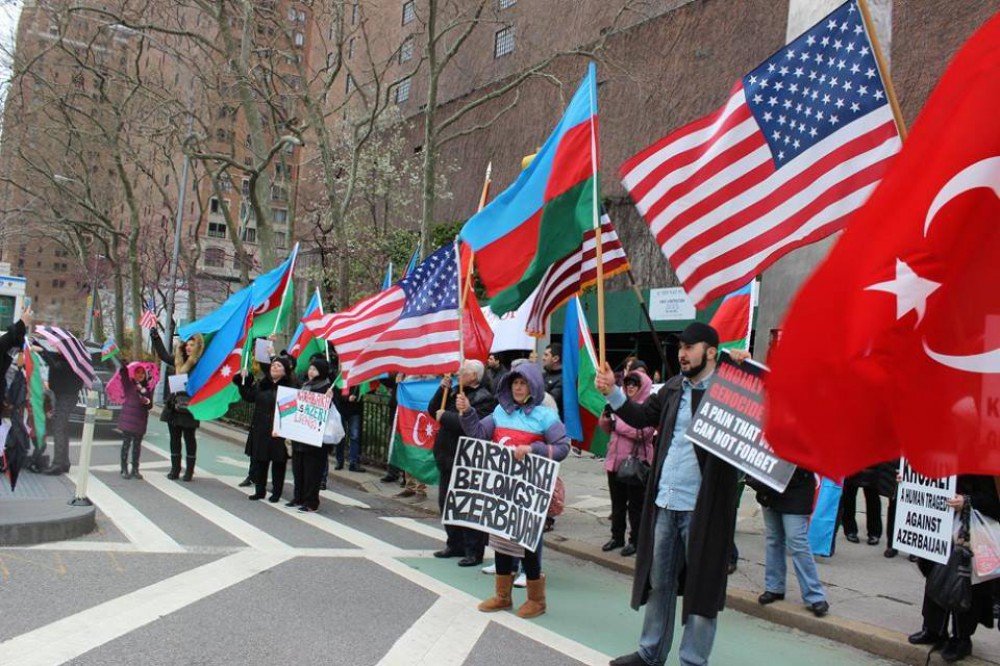 Azerbaijanis in New York protest against recent Armenian provocation