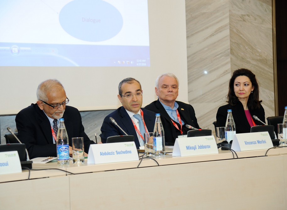 Baku mulls preventing violent extremism through education