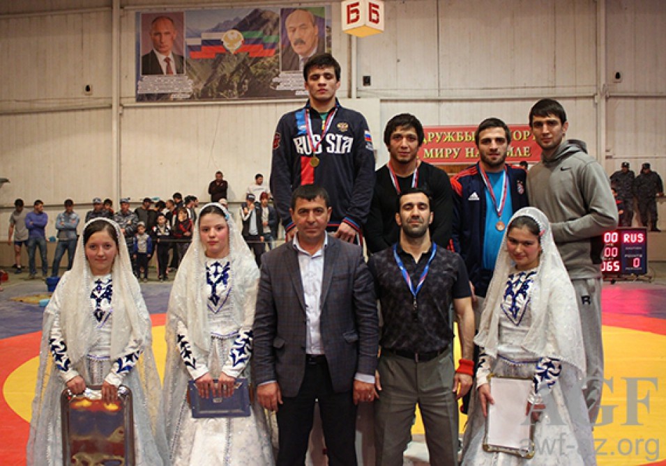 Freestyle wrestlers win 2 gold in Dagestan