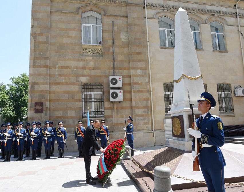 President Aliyev visits memorial of Azerbaijan Democratic Republic