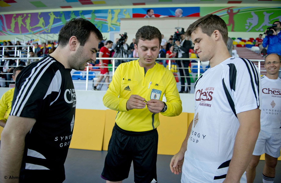 Chess players vs journalists in Shamkir