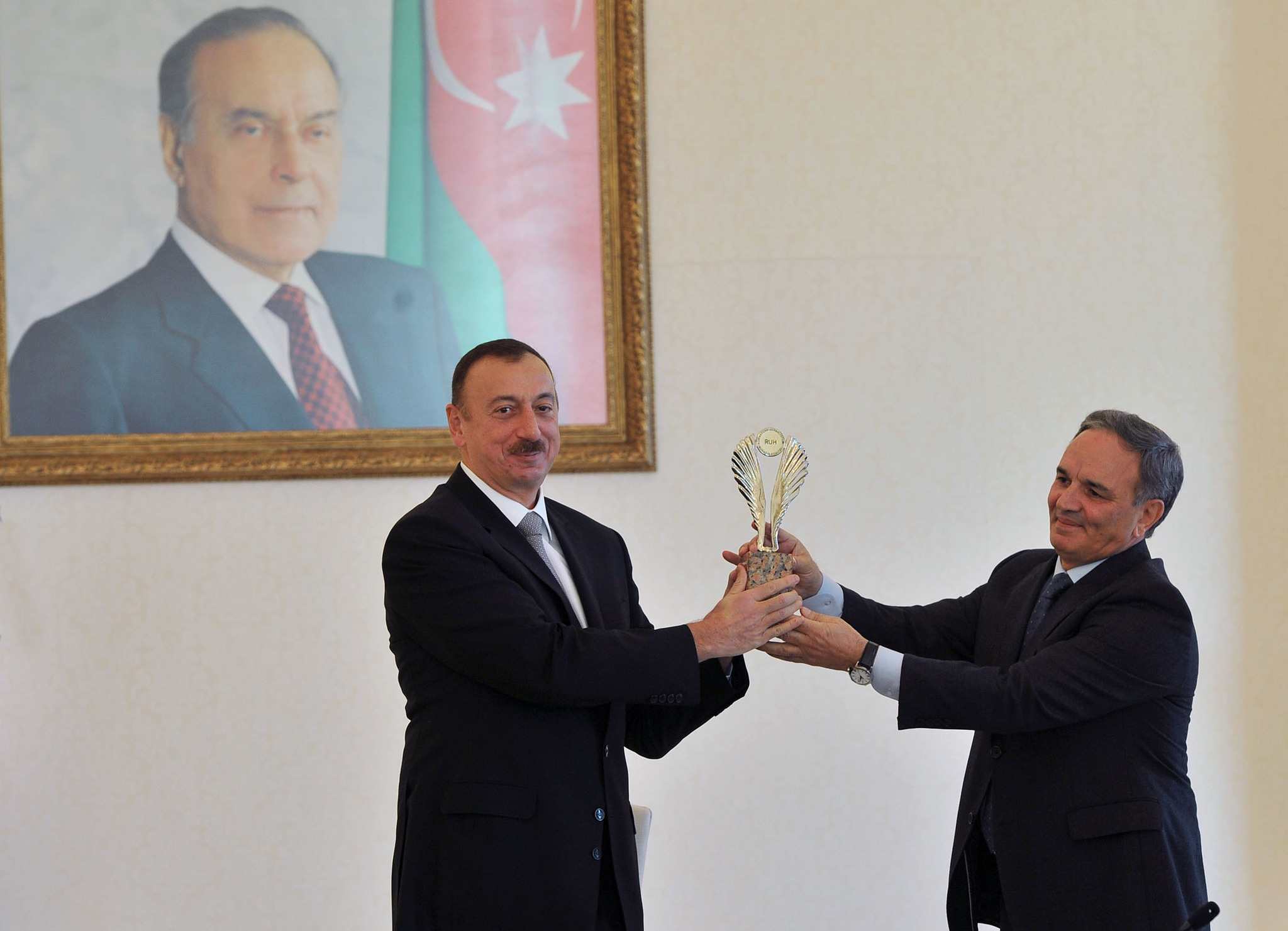 President Aliyev wins "Friend of Journalists" award (UPDATE)
