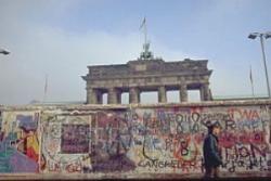Berlin Wall: 20 years after its fall, divide remains