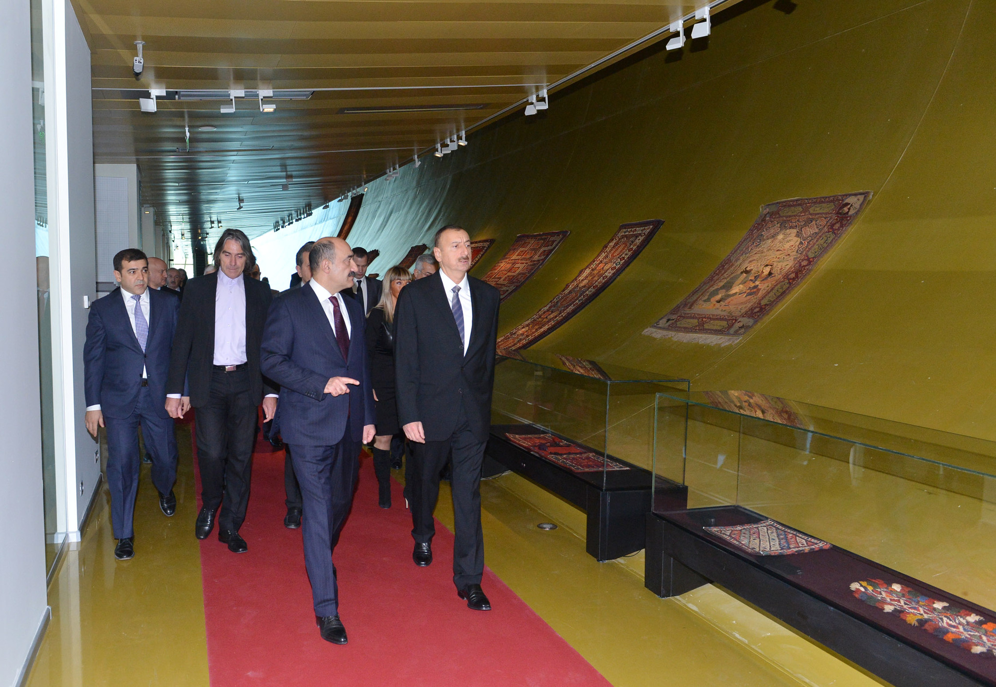 President Aliyev inspects carpet museum’s new building (UPDATE)