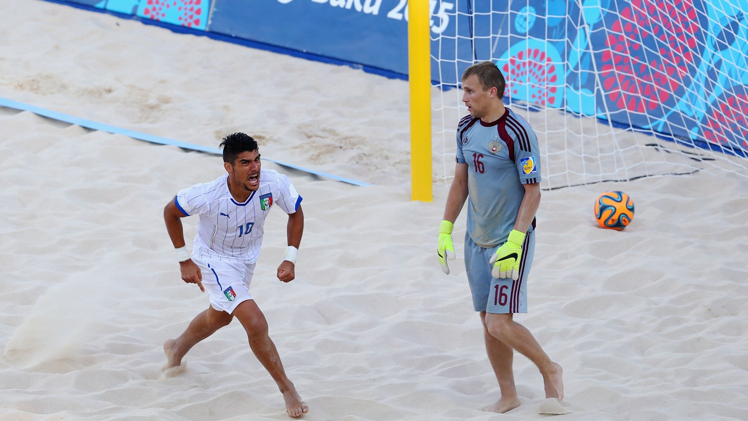 Italy stun Russia to set up tense Beach Soccer finale