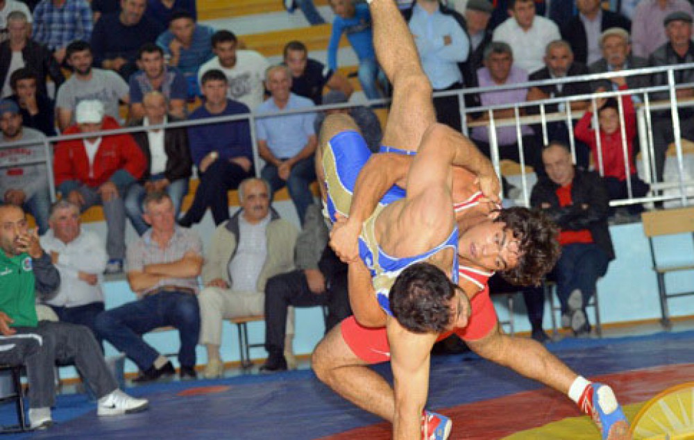 Azerbaijani wrestlers win silver in Dagestan