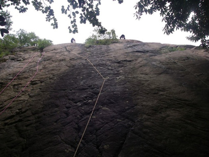 Azerbaijani embassy in Pakistan to help Georgian climbers to return home