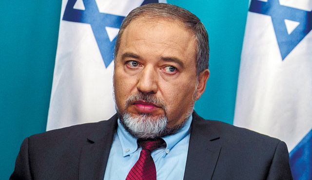 Israel's Lieberman to visit Azerbaijan