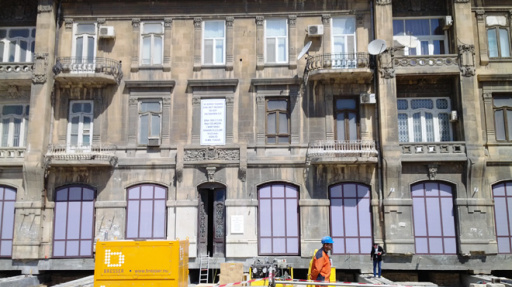 Relocation of historic building in central Baku completed
