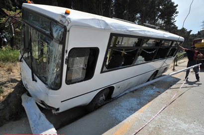 Bus overturns in Azerbaijan, leaving dead