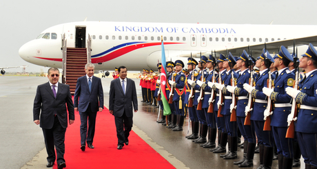 Cambodian premier arrives in  Azerbaijan