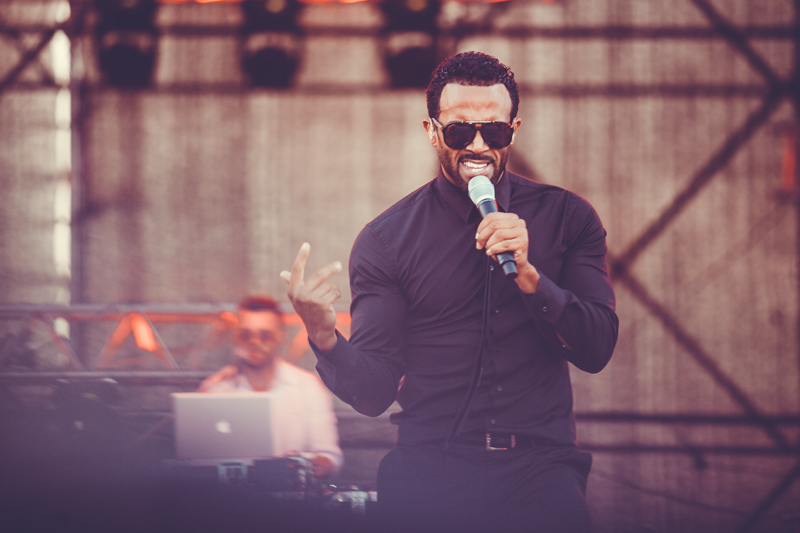 Craig David, Emin brighten up Caspian shore