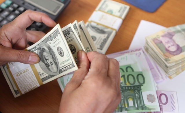 Minister: Iran's currency market to be back to normal soon