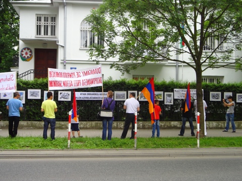 Anti-Azeri protest fails in Poland