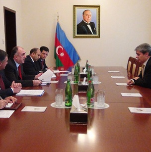 Azerbaijani FM meets new Argentinean charge d'affaires