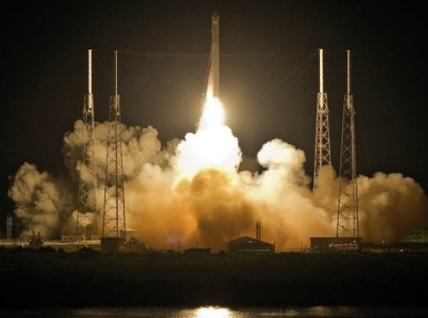 Dragon lifts off for first commercial resupply mission