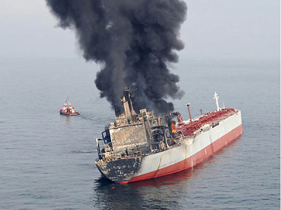 Fire hits ship in Baku