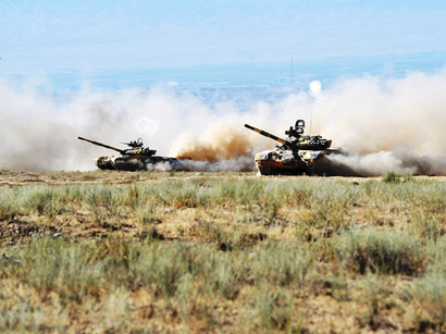 Azerbaijani stages military drills on frontline