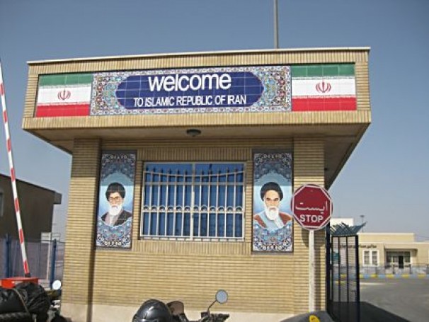 Iran closes two border checkpoints with Azerbaijan