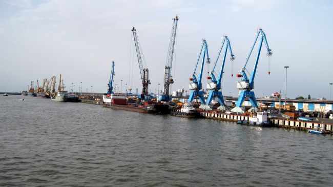 Iran to boost economic ties with littoral countries via Anzali port